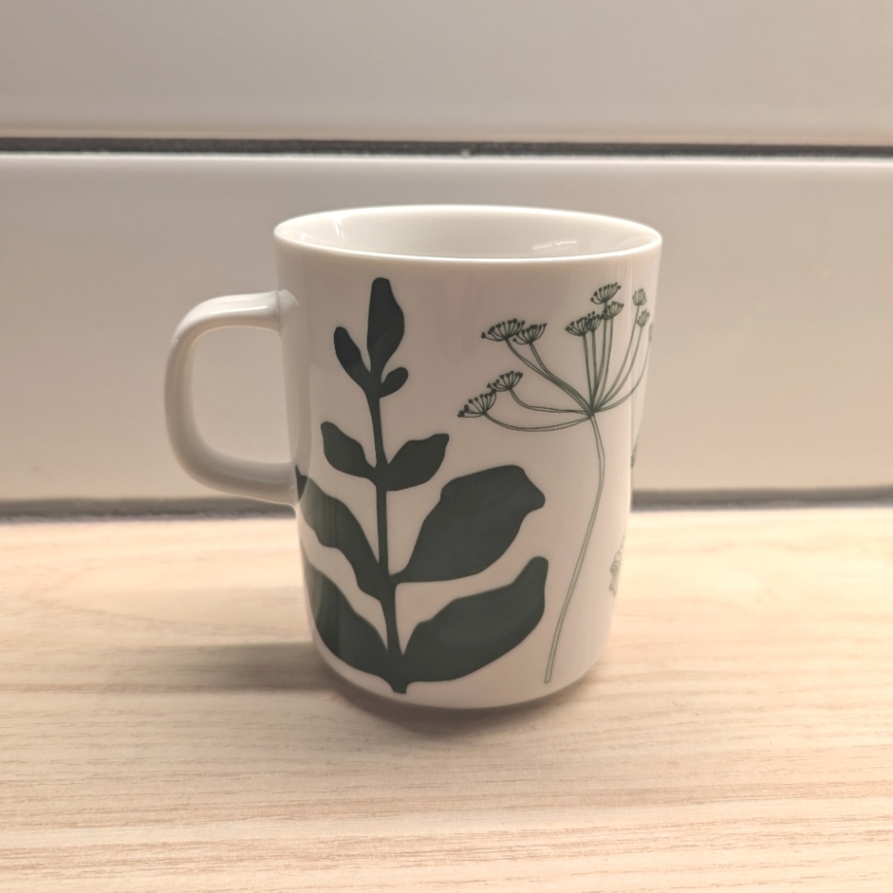 Marimekko Oiva Mug in Elokuun Varjot Pattern
